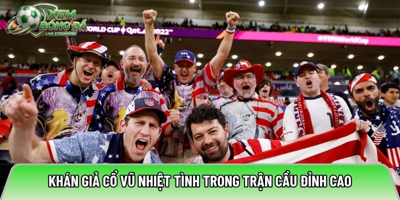 Khán giả cổ vũ nhiệt tình trong trận cầu đỉnh cao